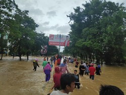 Video: Banjir di Maros Lumpuhkan Jalan Trans Sulawesi, Lalin Kacau