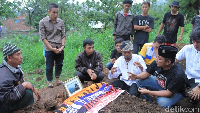 Syal Persib-Persija Jadi Saksi Bisu Kepergian Ronaldikin