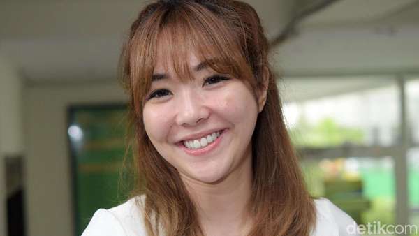 Senyum Gisel saat Dapatkan Hak Asuh Gempita Usai Resmi Cerai Senyum Gisel saat Dapatkan Hak Asuh Gempita Usai Resmi Cerai