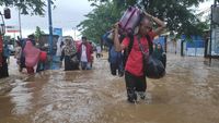 Potret Banjir Lumpuhkan Jalur Trans Sulawesi dan Kepung Sulsel