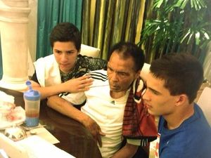 Tampannya Cucu Muhammad Ali, Biaggio Ali Saat Makan Bersama Teman Tampannya Cucu Muhammad Ali, Biaggio Ali Saat Makan Bersama Teman