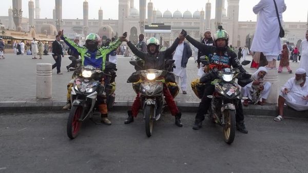 Perjalanan 3 Rider Malaysia Umrah Naik Motor