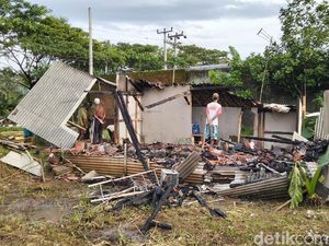 Rumah Kebakaran di Ciamis, Ayah dan Bayinya Alami Luka Bakar Rumah Kebakaran di Ciamis, Ayah dan Bayinya Alami Luka Bakar