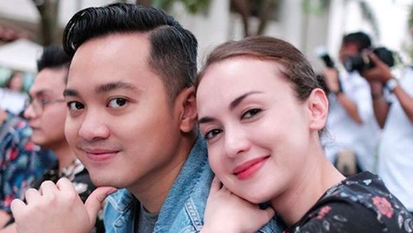 Menikah 8 Tahun, Rianti Cartwright dan Suami Makin Mesra