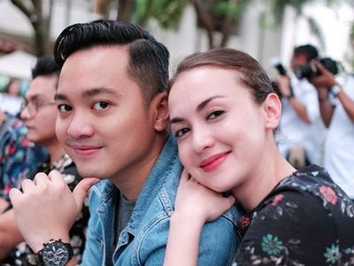 Menikah 8 Tahun, Rianti Cartwright dan Suami Makin Mesra