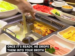 Unik! Karyawan di Restoran Ini Sajikan Mie dengan Cara Menari