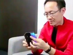 Bos Xiaomi Pamer Ponsel Layar Lipat Ganda