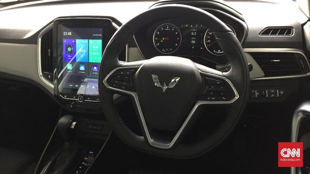 Bagian dasbor Wuling Almaz menyimpan layar dengan ukuran yang tak biasa.