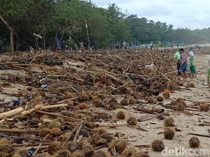 Melihat Sampah Menggunung di Pantai Kuta