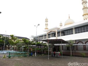 1.000 Kotak Nasi Kebuli untuk Sambut Baasyir Akhirnya Dibagi ke Warga