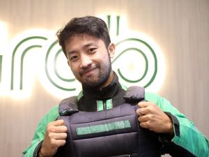 Tips dari Abang Ojol Agar Tetap Semangat Narik saat Hujan