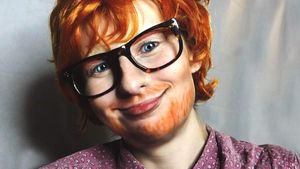 Brilian, Wanita Cantik Sulap Dirinya Jadi Joker hingga Ed Sheeran