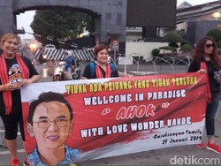 Simpatisan Ahok dari Cengkareng Datangi Mako Brimob