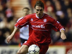 Didatangkan saat berusia 30 tahun di 2000 dari Lazio, Alen Boksic mengemas dua gol di laga debutnya sebelum Middlesbrough terpuruk lagi. Sebanyak 22 gol disarangkan Boksic dalam 19 penampilan sampai khirnya pensiun di 2003. Foto: Laurence Griffiths/Getty Images