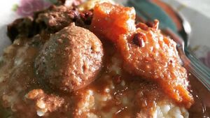 Lembut Gurih Bubur Gudeg Untuk Sarapan Hangat Pagi Ini