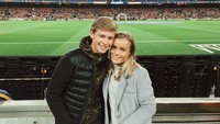 Ini adalah foto De Jong dan Kiemeney pada 2016 saat menonton pertandingan Barcelona di Camp Nou. Kini De Jong adalah pemain Barcelona dan akan bergabung musim depan setelah dipinjamkan hingga akhir musim ini. (instagram @mikkykiemeney)