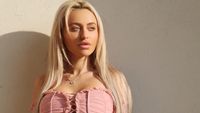 Suka Pamer Kekayaan, Wanita Ini Ditangkap karena Jual Tas Kulit Ular