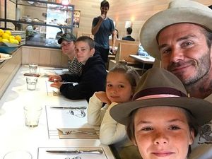 Dekat dengan Sang Ayah, Begini Serunya Kulineran Beckham dengan Anaknya Dekat dengan Sang Ayah, Begini Serunya Kulineran Beckham dengan Anaknya