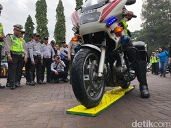 Motor Polisi Tiban Ranjau Paku, Gimana Hasilnya?