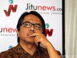 Tudingan Ade Armando soal Suporter Sok Jagoan Malas Diladeni Aremania