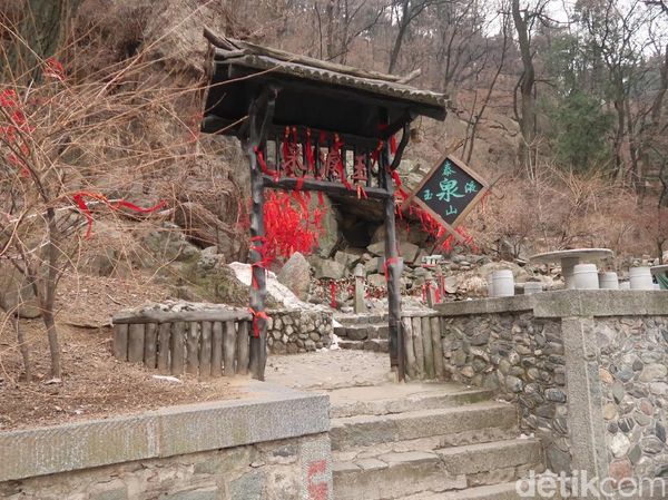 Foto: Libur Imlek di China, Ada Tempat Berdoa Awet Jodoh