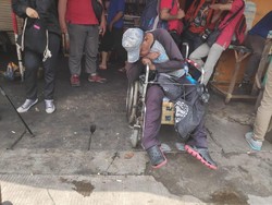 Kesetiaan Difabel Menanti Kebebasan Ahok hingga Tertidur di Kursi Roda