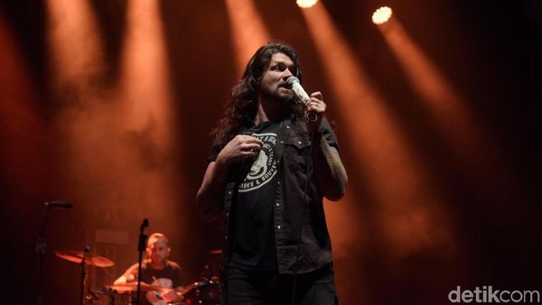 Konser 20 Tahun Taking Back Sunday