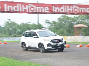 Pembuktian Wuling Almaz, SUV Berlian dari China