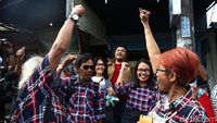 Senyum Semringah Ahoker Sambut Kebebasan Ahok