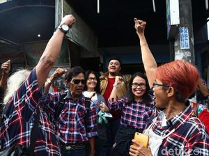 Senyum Semringah Ahoker Sambut Kebebasan Ahok