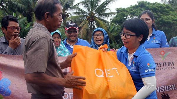 Distribusi Bantuan untuk Korban Tsunami Lampung dan Banten