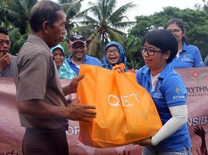 Distribusi Bantuan untuk Korban Tsunami Lampung dan Banten
