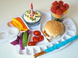 5 Alat Makan Bermotif Lucu Ini Bisa Bikin Si Kecil Lahap Makan