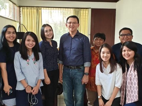 Ahok bersama Bripda Puput dan kerabat lainnya/