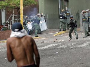 Pertarungan Kekuasaan di Venezuela, Militer Dukung Maduro