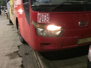 Lalin di Daan Mogot Macet Akibat Tabrakan Bus TransJ dengan Minibus