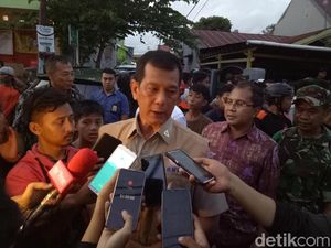 Kepala BNPB Tinjau Lokasi Banjir di Makassar