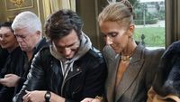 Momen Mesra Celine Dion dengan Penari Latar Tampan di Paris Fashion Week