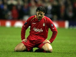 Sukses di Spanyol tidak berarti akan sukses pula di Inggris. Hal yang terjadi kepada Fernando Morientes setelah direkrut Liverpool pada 2004. Usai mencetak 134 gol untuk Madrid dan Valenca, Morientes hijrah ke Liverpool dengan hanya membuat 12 gol dalam 61 penampilan. Foto: Alex Livesey/Getty Images