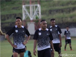Irvan Mofu Upaya Persipura Perkuat Sisi Kiri Permainan
