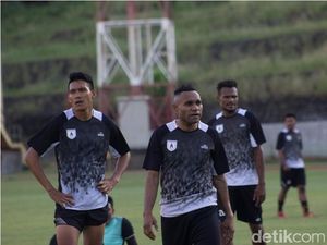 Irvan Mofu Upaya Persipura Perkuat Sisi Kiri Permainan Irvan Mofu Upaya Persipura Perkuat Sisi Kiri Permainan