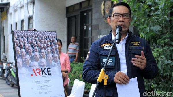 Ridwan Kamil Buka Pameran Foto Kilas Balik Jawa Barat 2018
