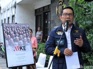 Ridwan Kamil Buka Pameran Foto Kilas Balik Jawa Barat 2018