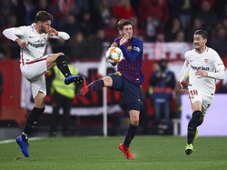 Sevilla tampil dengan perlawanan yang sengit. Duel satu lawan satu bahkan tak terhindarkan di laga ini. (Foto: Aitor Alcalde/Getty Images)