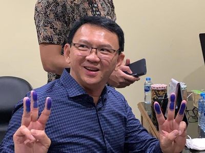 Momen Ahok Teken Kebebasannya
