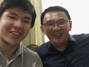 Ahok Habiskan Malam Tahun Baru Imlek Bersama Anak Sulung Ahok Habiskan Malam Tahun Baru Imlek Bersama Anak Sulung