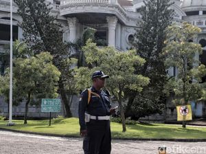 Rumah Ahok di Pluit Jakarta Utara Dijaga Polisi Rumah Ahok di Pluit Jakarta Utara Dijaga Polisi