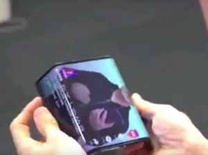 Mengamati Ponsel Layar Lipat Tak Biasa dari Xiaomi