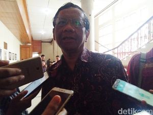 Mahfud MD Soal Baasyir: Menkumham Bisa Delegasikan Dirjen, Bukan Yusril Mahfud MD Soal Baasyir: Menkumham Bisa Delegasikan Dirjen, Bukan Yusril