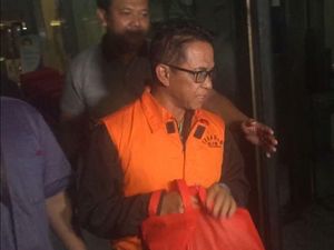 KPK Tahan Bupati Mesuji Tersangka Suap Proyek Infrastruktur KPK Tahan Bupati Mesuji Tersangka Suap Proyek Infrastruktur